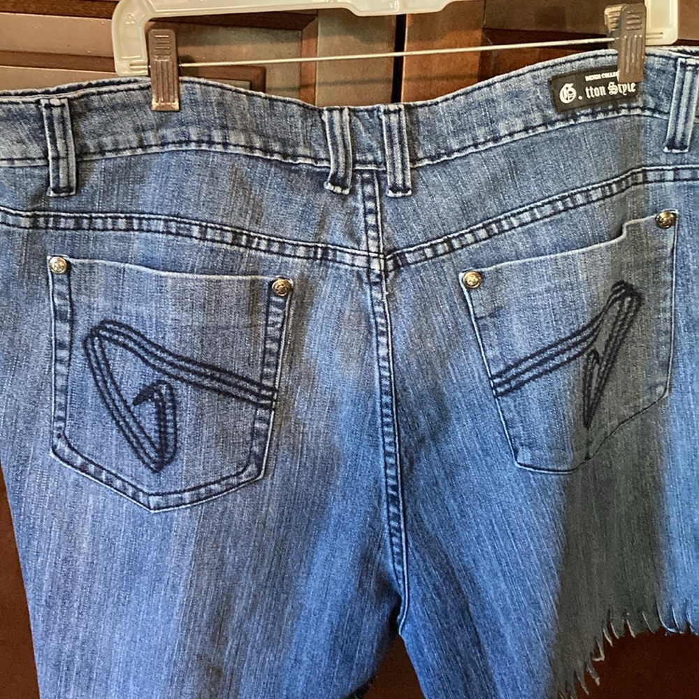 Shorts - Picture 7 of 13